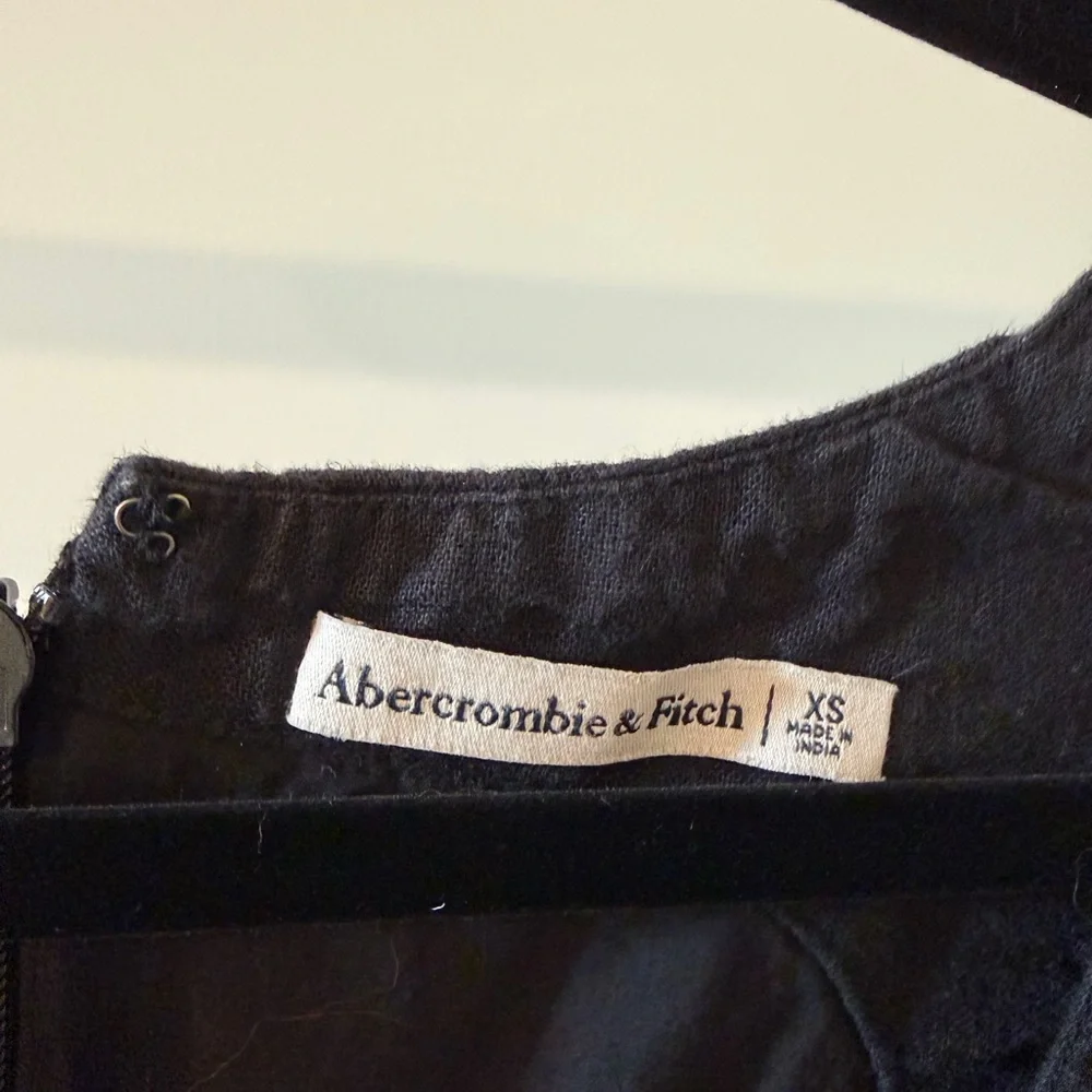Abercrombie & Fitch Linen-blend shift maxi dress in black